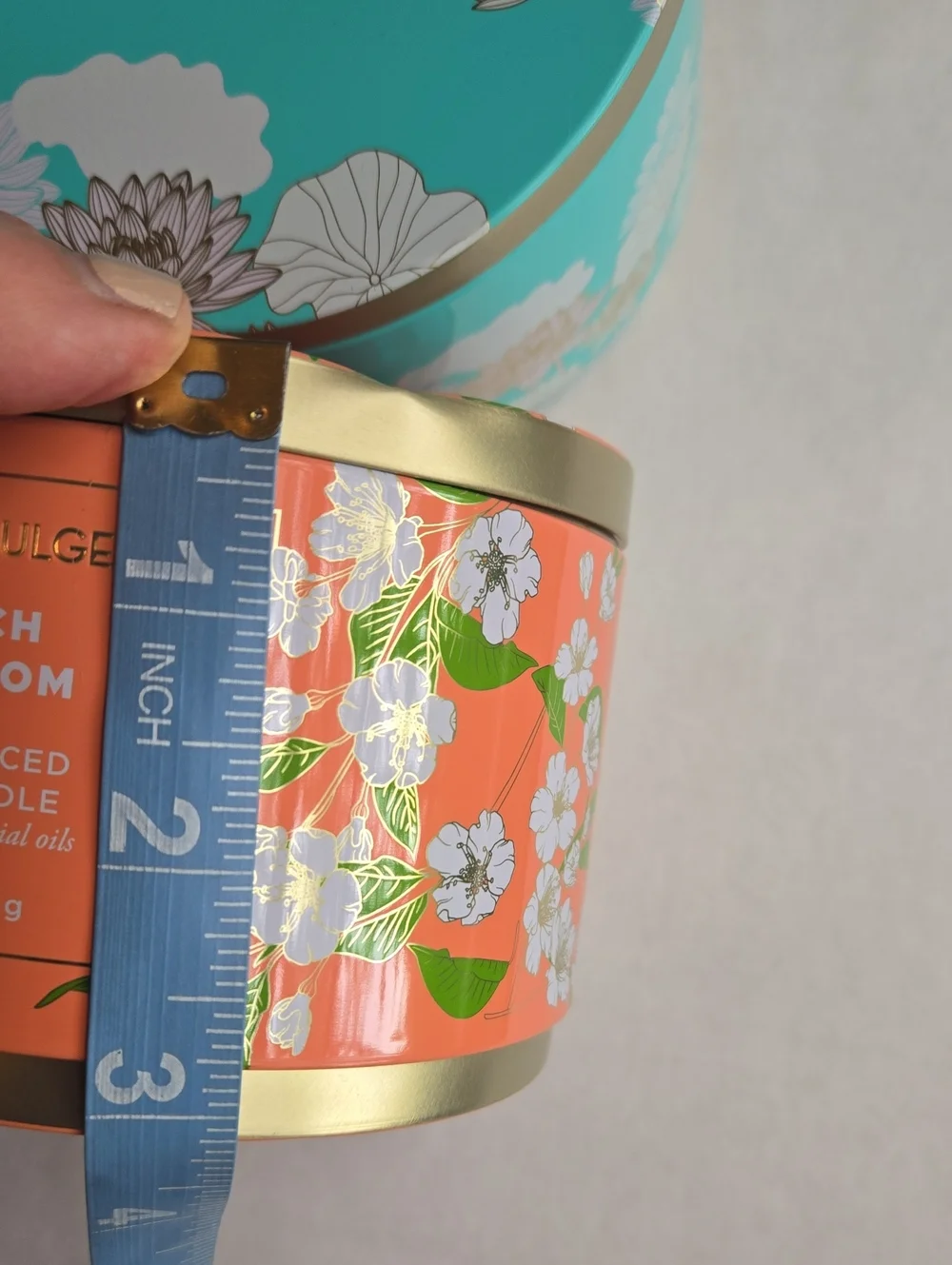 2 Simply Indulgent Soy Scented Candles Floral Tins Peach Blossom Water Lily 14OZ